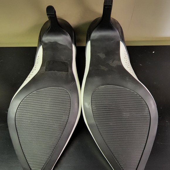 CATO Women's 8.5 Cream and Black Pumps - Picture 5 of 13